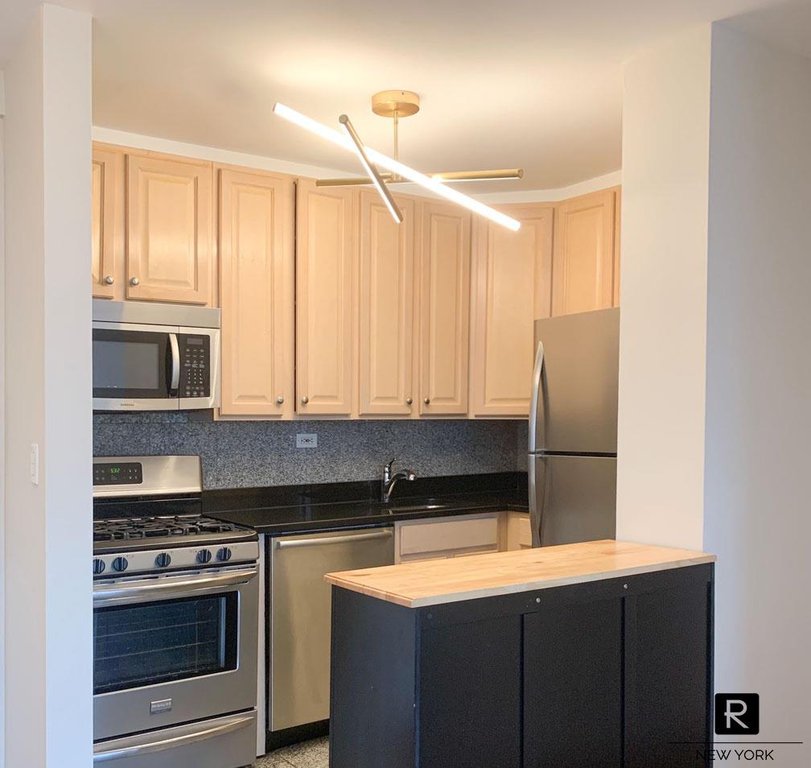333 East 45th Street, Unit 12F photo 7