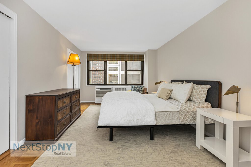 235 East 57th Street, Unit 12D photo 4