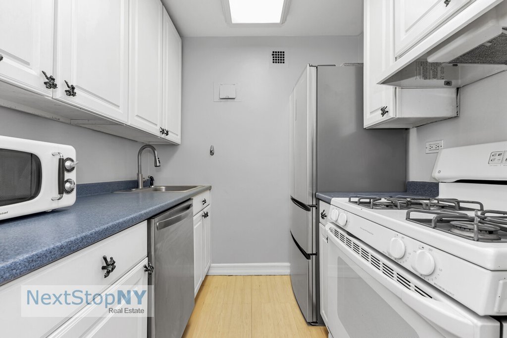 235 East 57th Street, Unit 12D photo 6