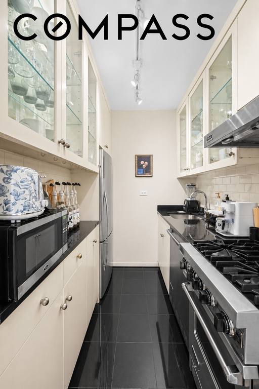 1175 York Avenue, Unit 1K photo 4