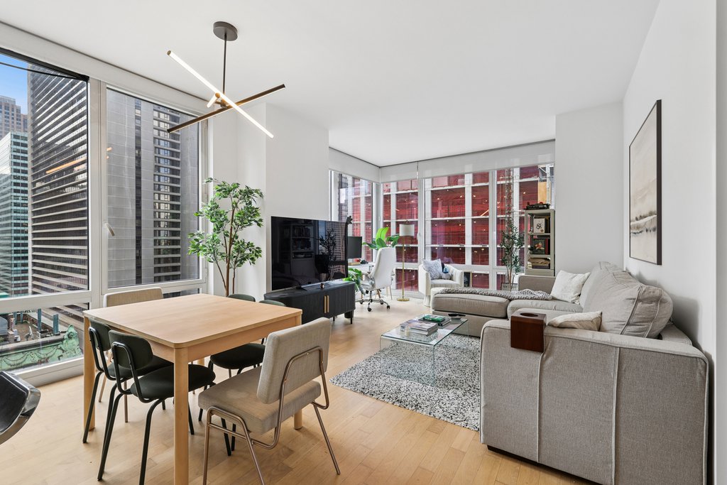 247 West 46th Street, Unit 2204 photo 3
