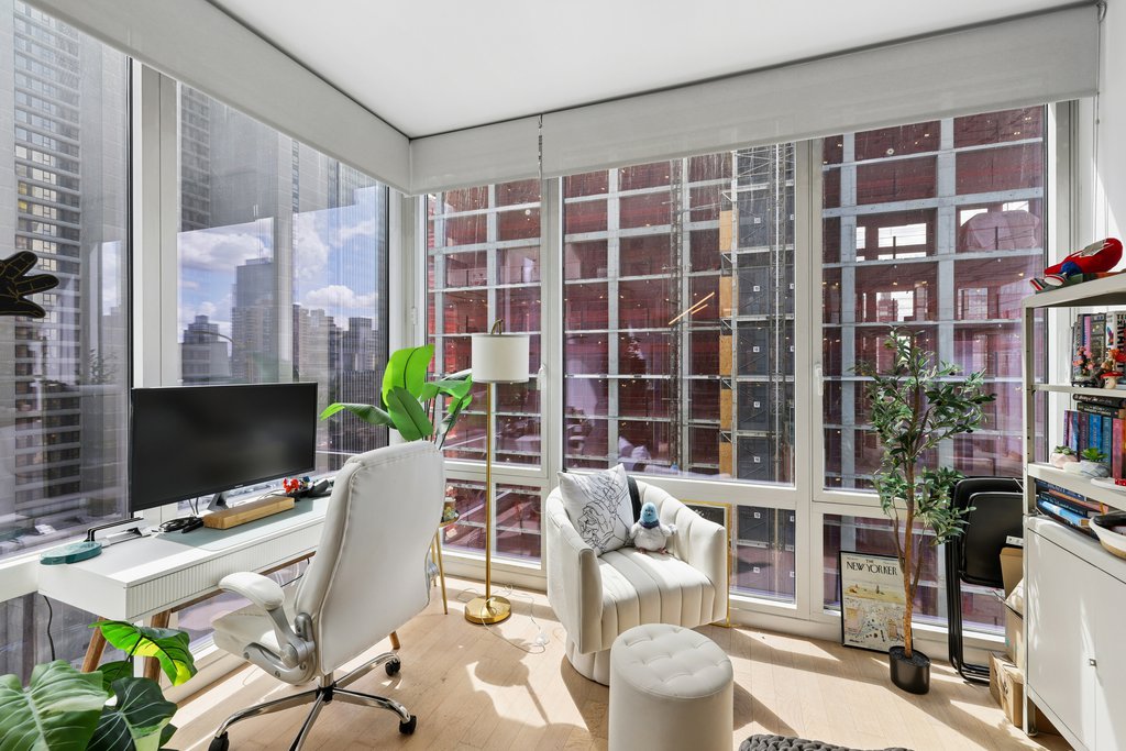 247 West 46th Street, Unit 2204 photo 6