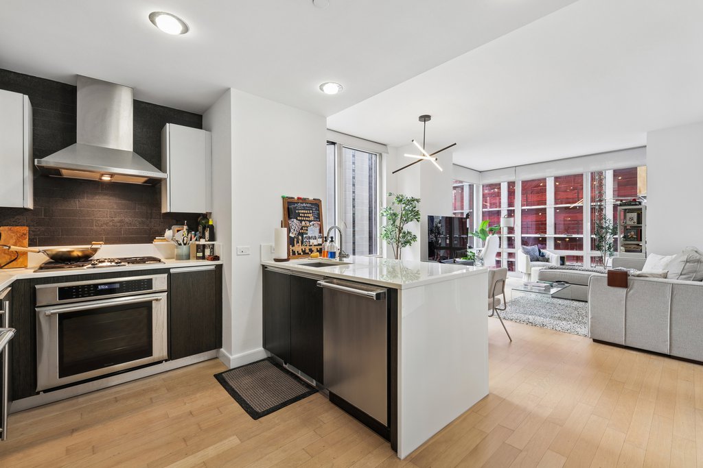 247 West 46th Street, Unit 2204 photo 7