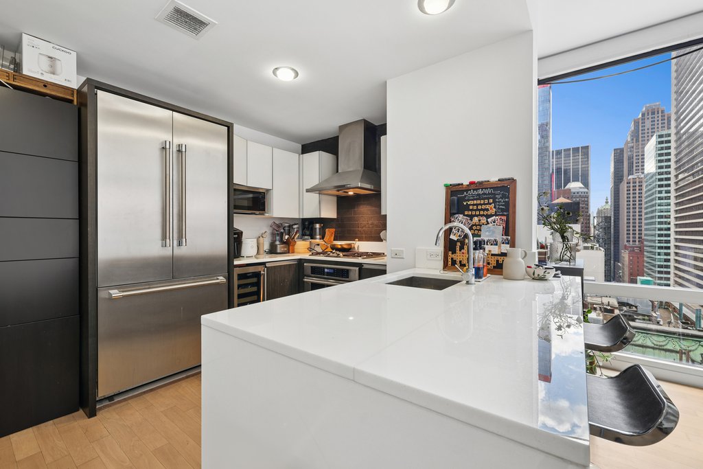 247 West 46th Street, Unit 2204 photo 8