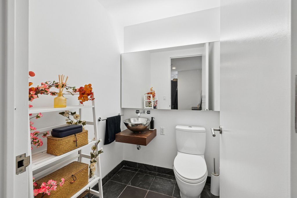 247 West 46th Street, Unit 2204 photo 9