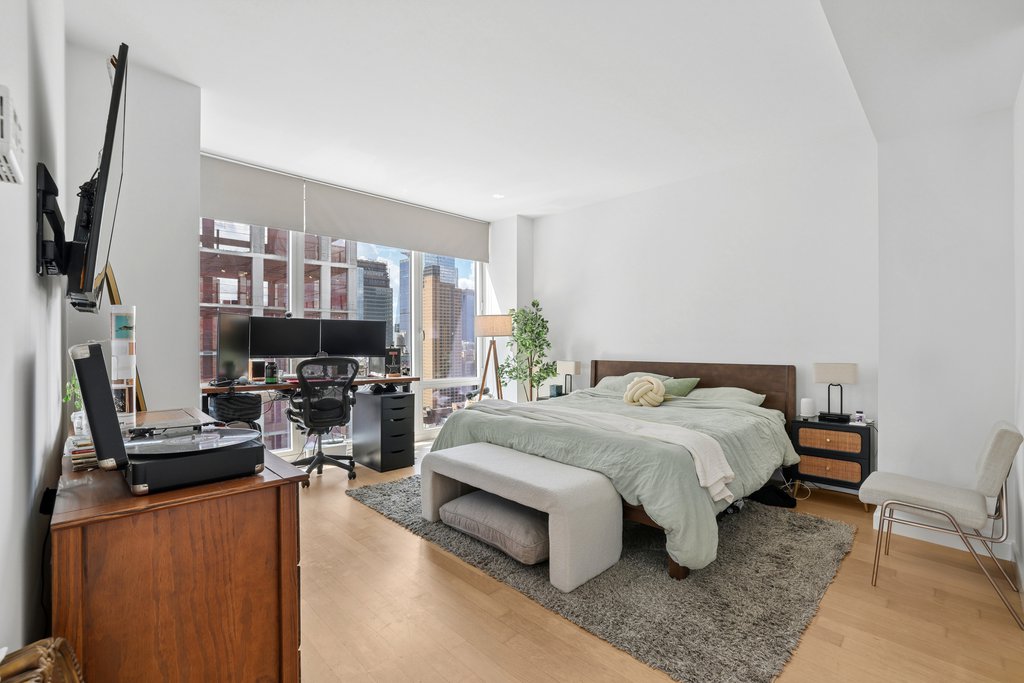 247 West 46th Street, Unit 2204 photo 10
