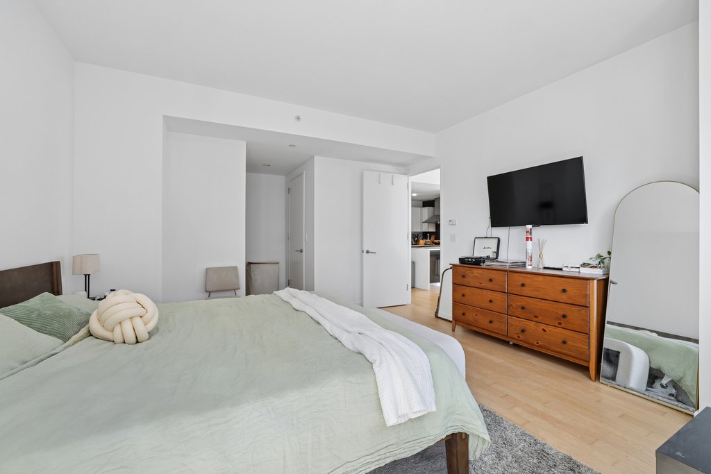 247 West 46th Street, Unit 2204 photo 11