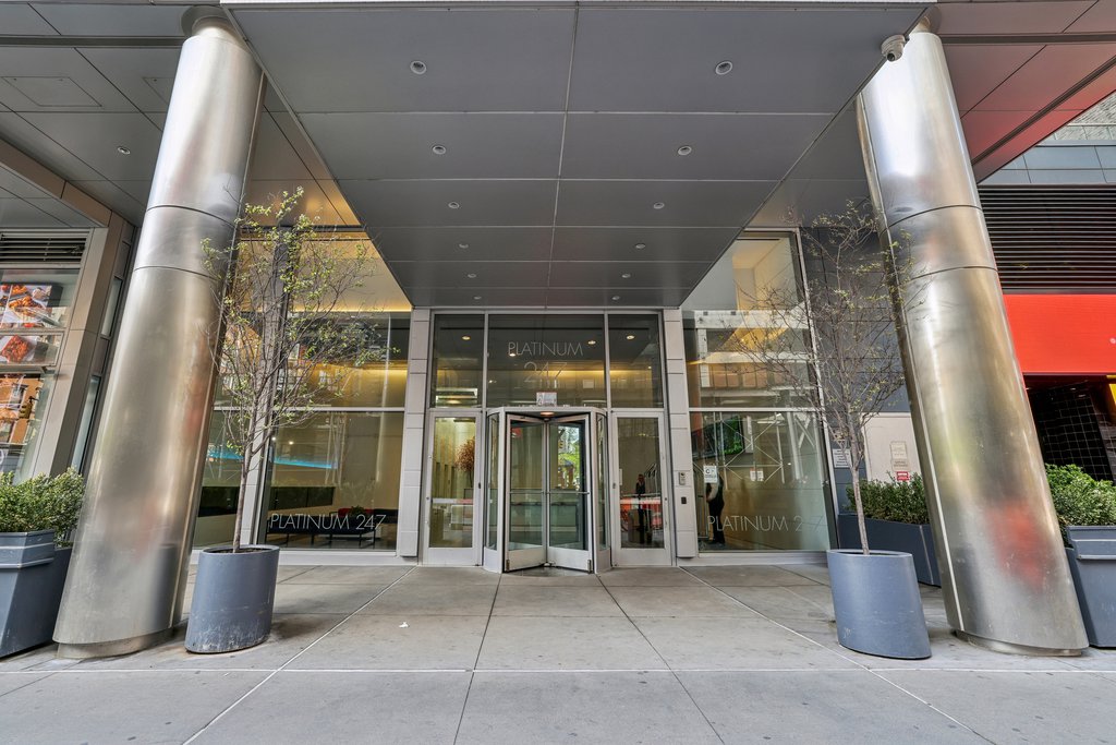 247 West 46th Street, Unit 2204 photo 14