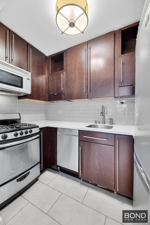 214 Avenue A, Unit 2D photo 4