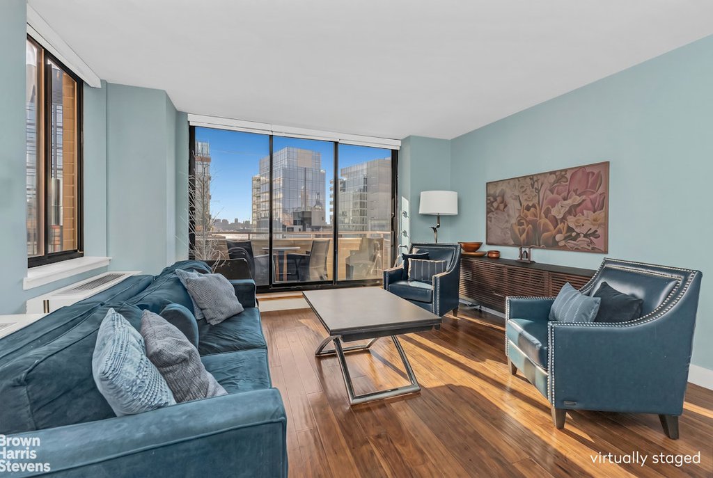 140 Charles Street, Unit 10E photo 2