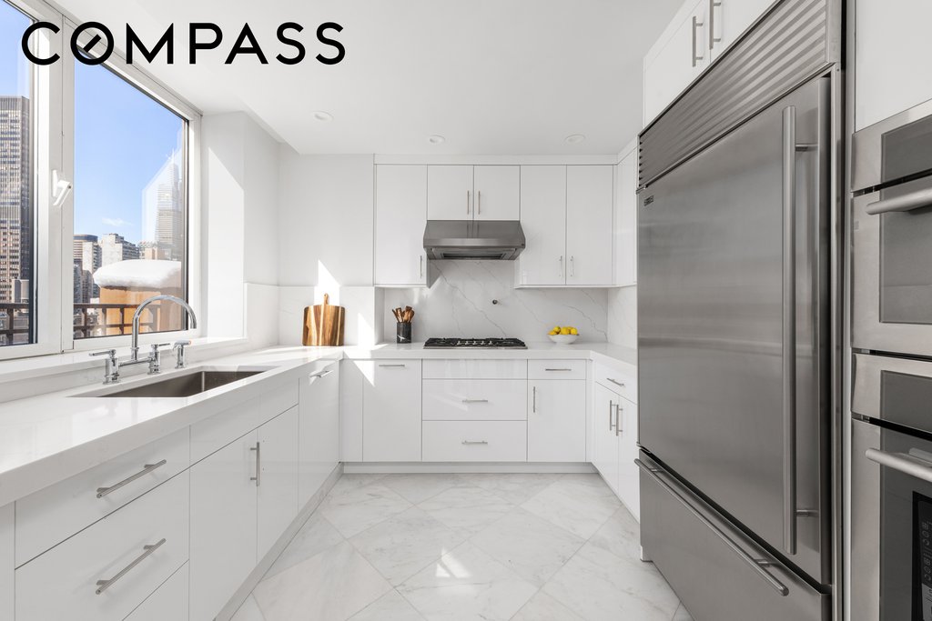 351 East 51st Street, Unit PH5B photo 3