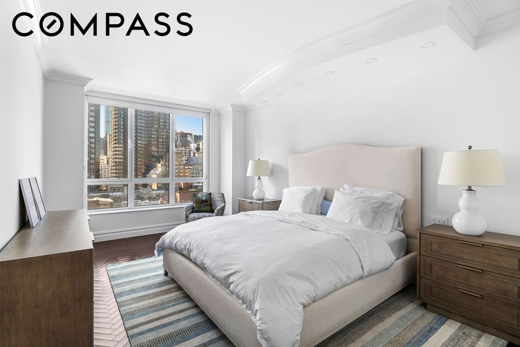 351 East 51st Street, Unit PH5B photo 4