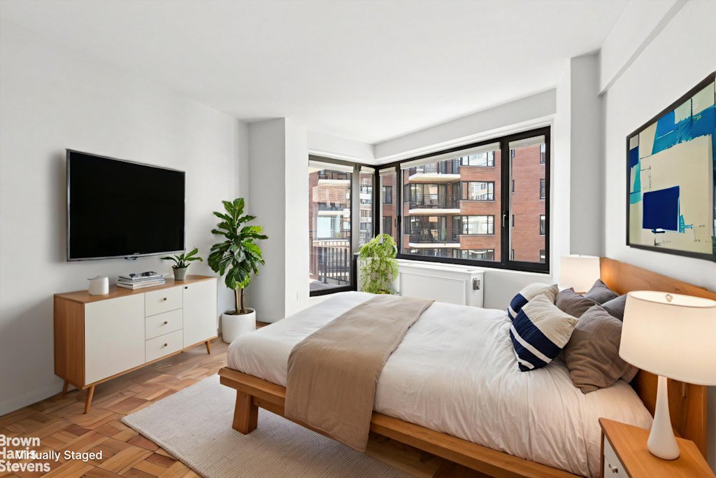 60 Sutton Place South, Unit 10FN photo 3