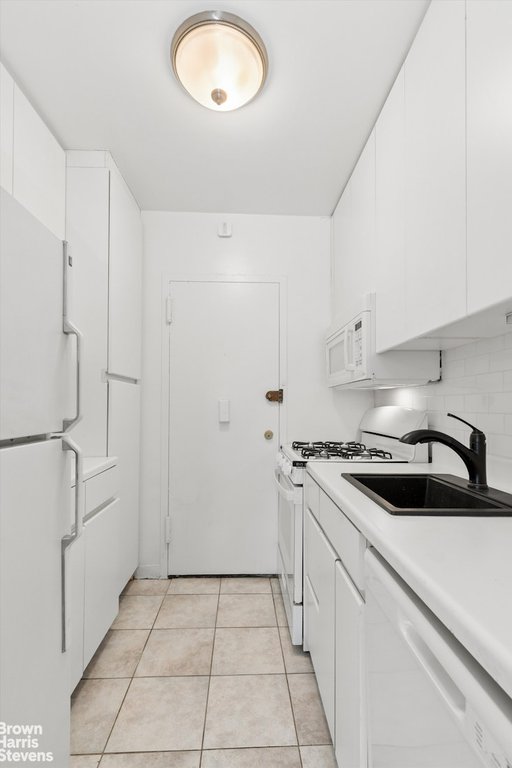 60 Sutton Place South, Unit 10FN photo 6