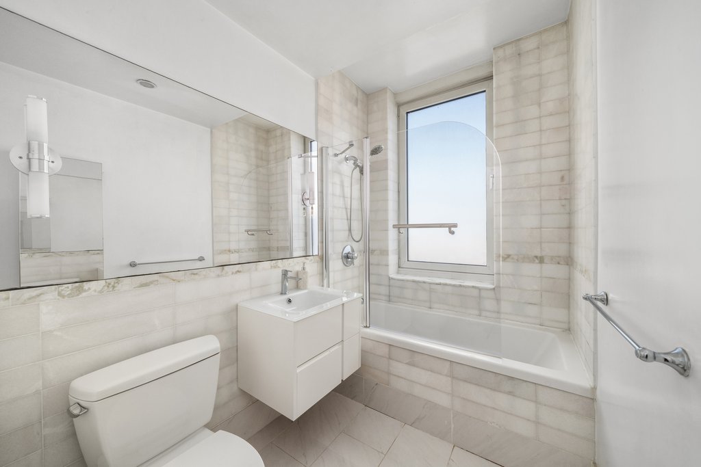 635 West 42nd Street, Unit 24B photo 6