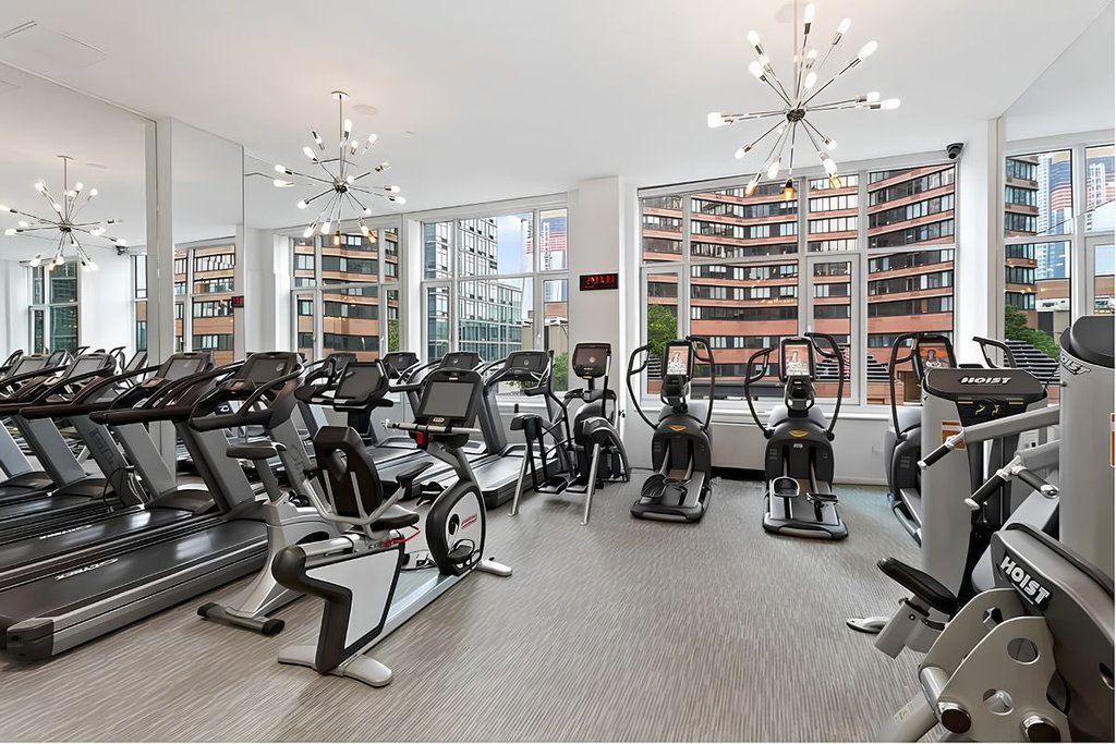 635 West 42nd Street, Unit 24B photo 9