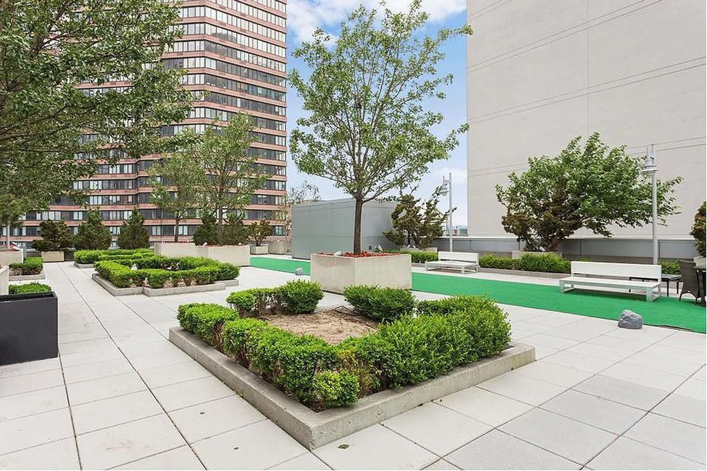 635 West 42nd Street, Unit 24B photo 16