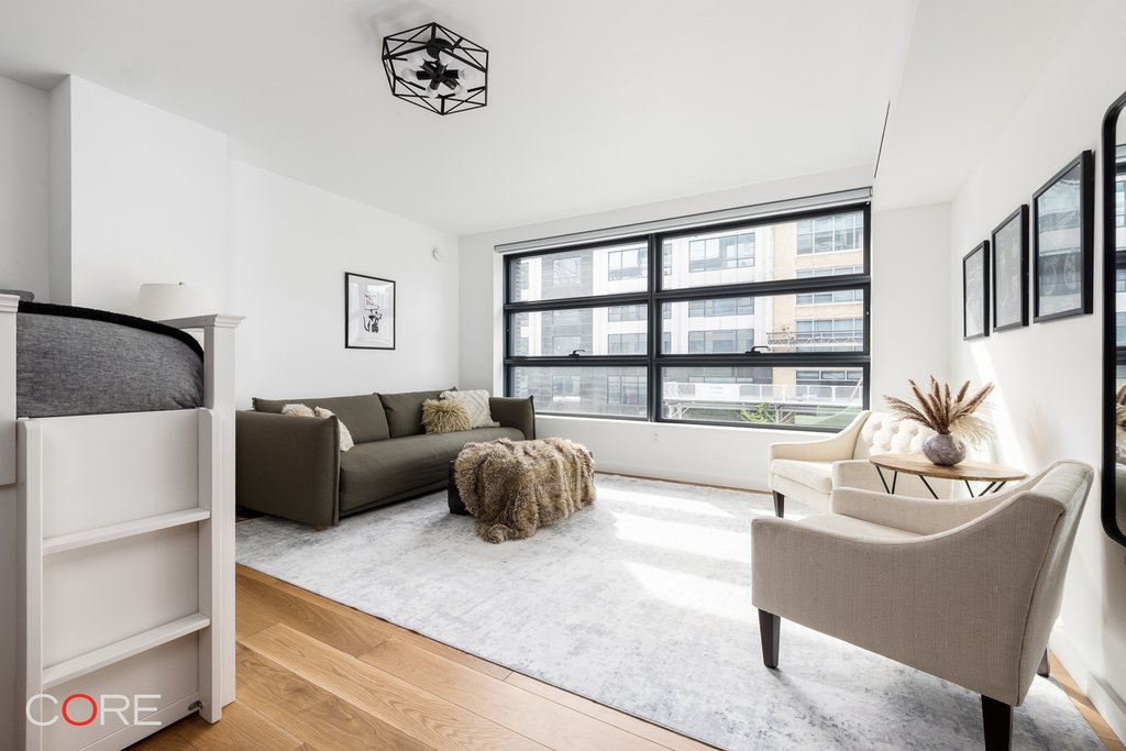 547 West 47th Street, Unit 317 photo 2