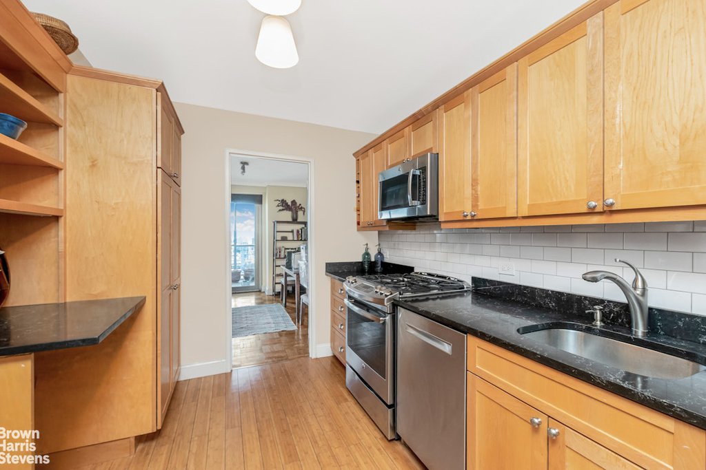 2500 Johnson avenue, Unit 15R photo 4