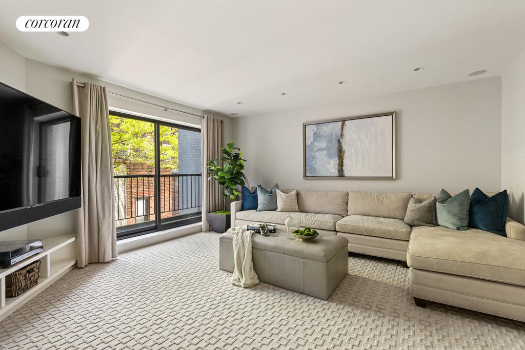 22 East 82nd Street, Unit 5 photo 4