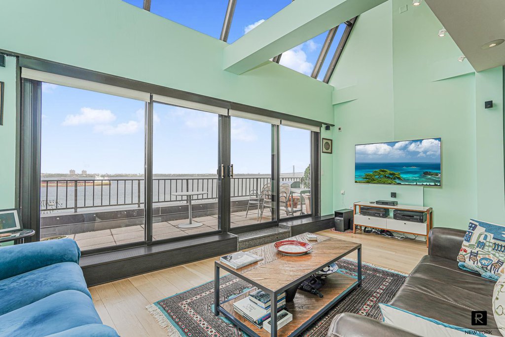 10 Bay Street Landing, Unit 8D photo 3