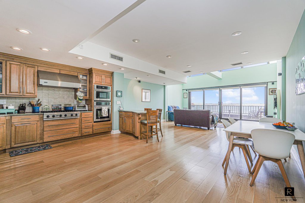 10 Bay Street Landing, Unit 8D