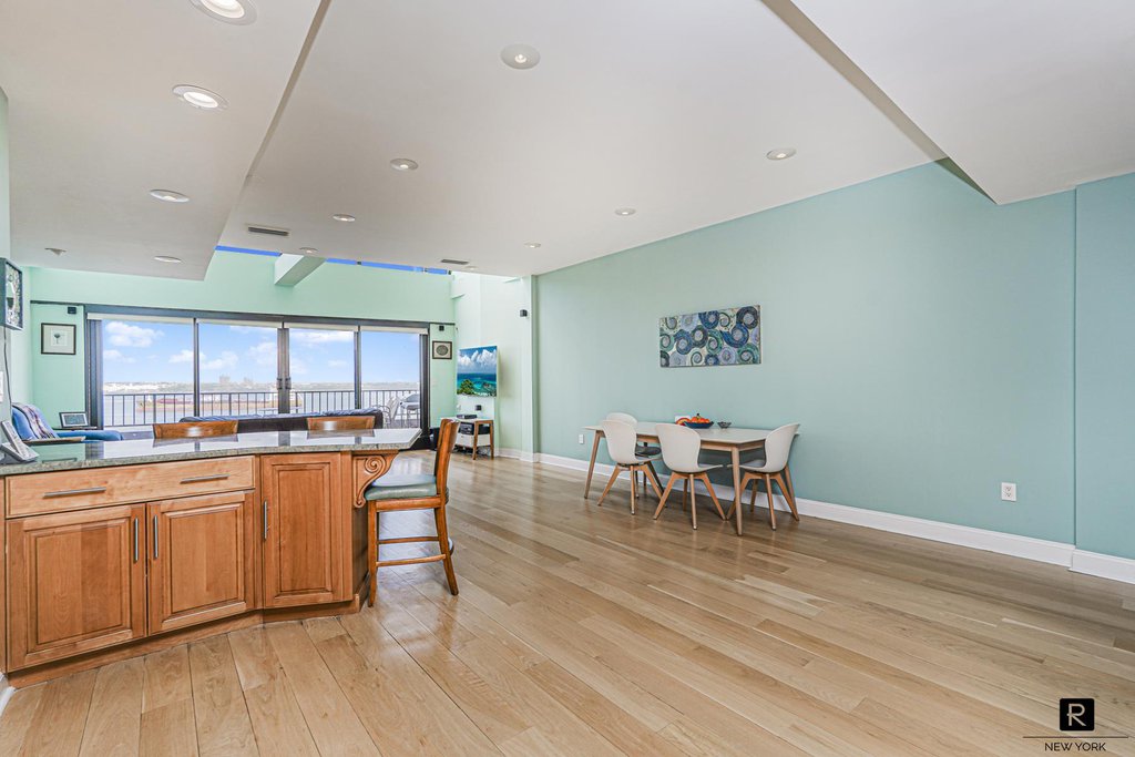 10 Bay Street Landing, Unit 8D photo 7