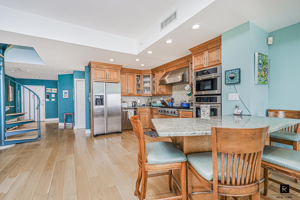10 Bay Street Landing, Unit 8D photo 11
