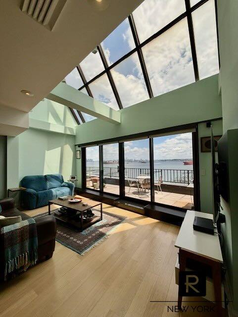 10 Bay Street Landing, Unit 8D