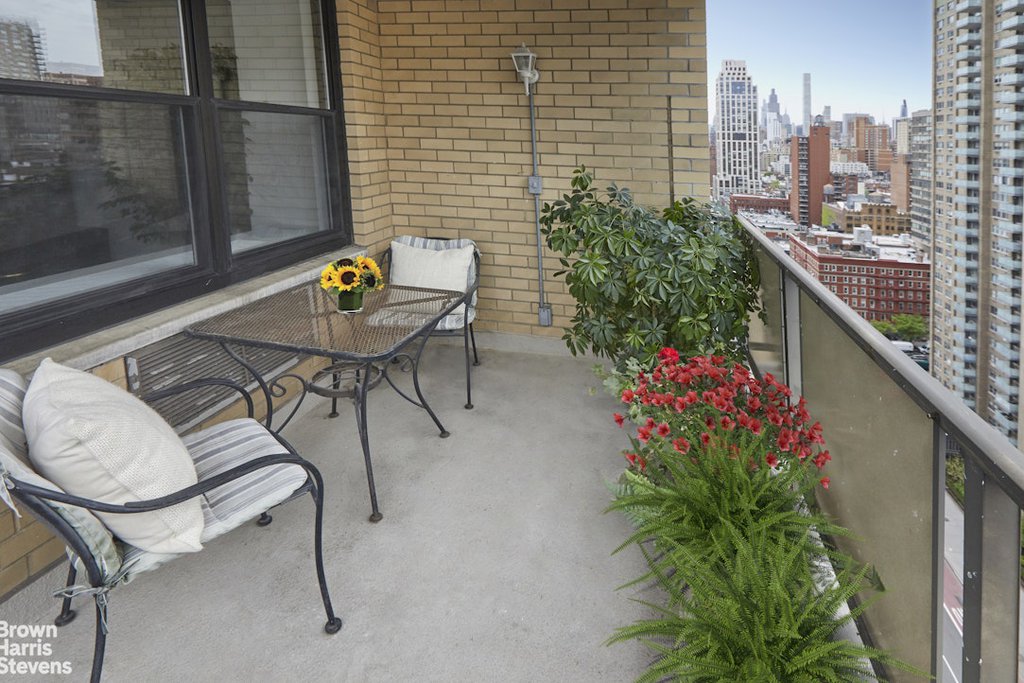301 East 87th Street, Unit 22A photo 4