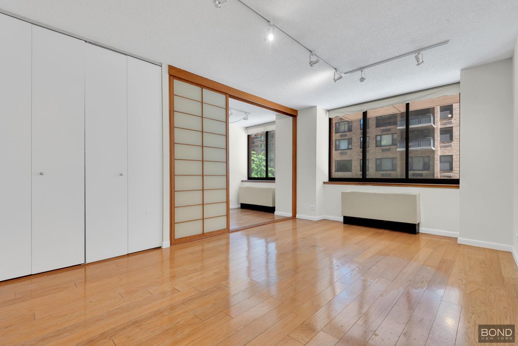 250 East 40th Street, Unit 4D