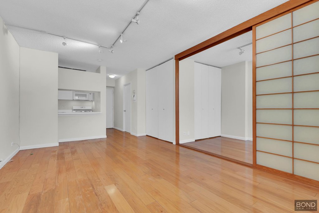 250 East 40th Street, Unit 4D photo 2