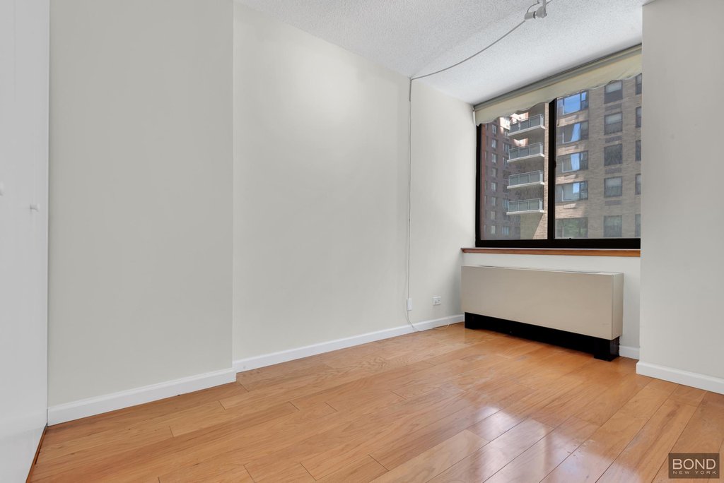 250 East 40th Street, Unit 4D photo 3