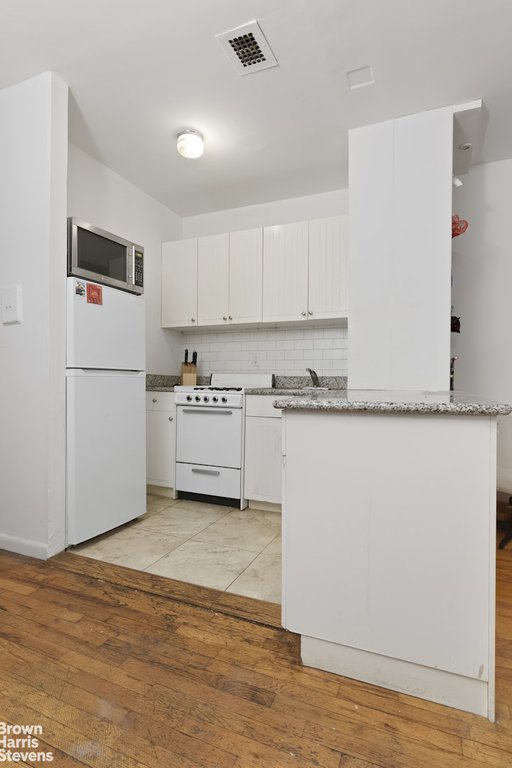 229 East 29th Street, Unit 6I photo 2