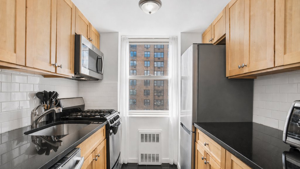 333 East 46th Street, Unit 20B photo 4