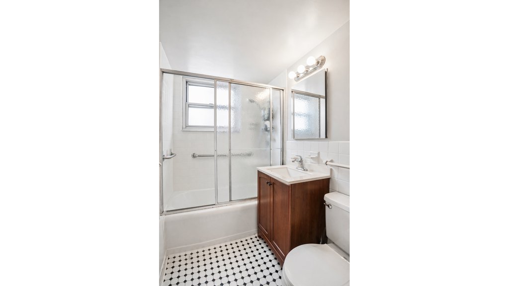 333 East 46th Street, Unit 20B photo 7