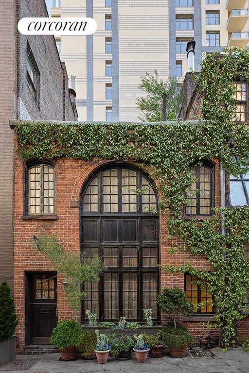 4 Sniffen Court