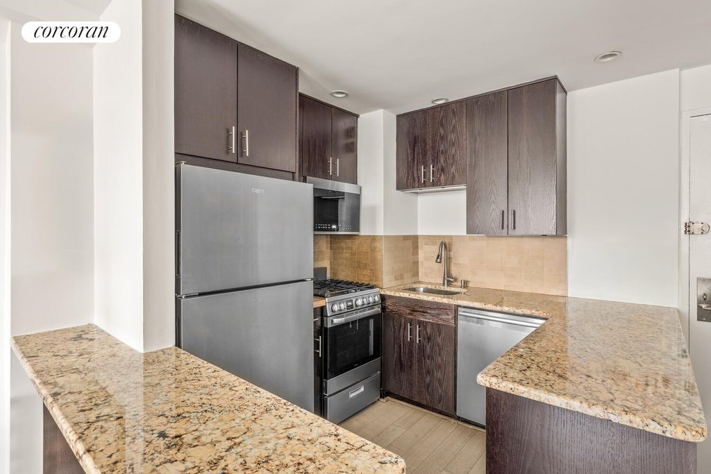 201 East 25th Street, Unit 17B photo 4