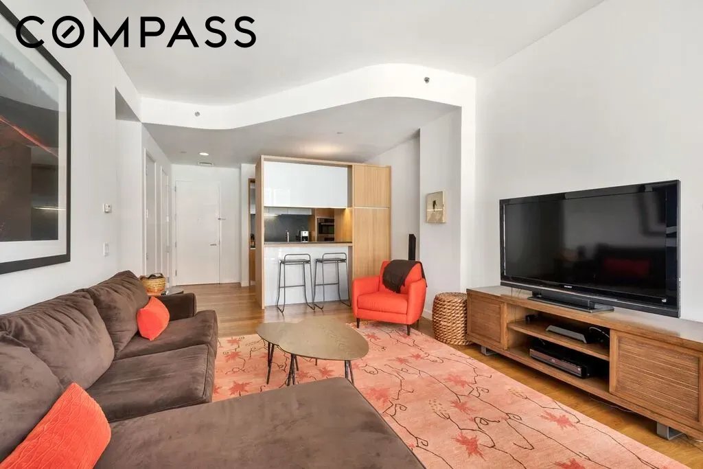 311 West Broadway, Unit 4D photo 4