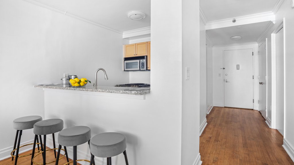 1760 Second Avenue, Unit 2C photo 3