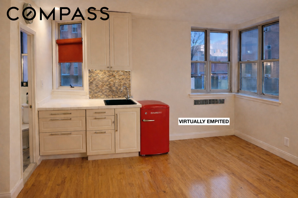 120 Bennett Avenue, Unit 1H photo 2