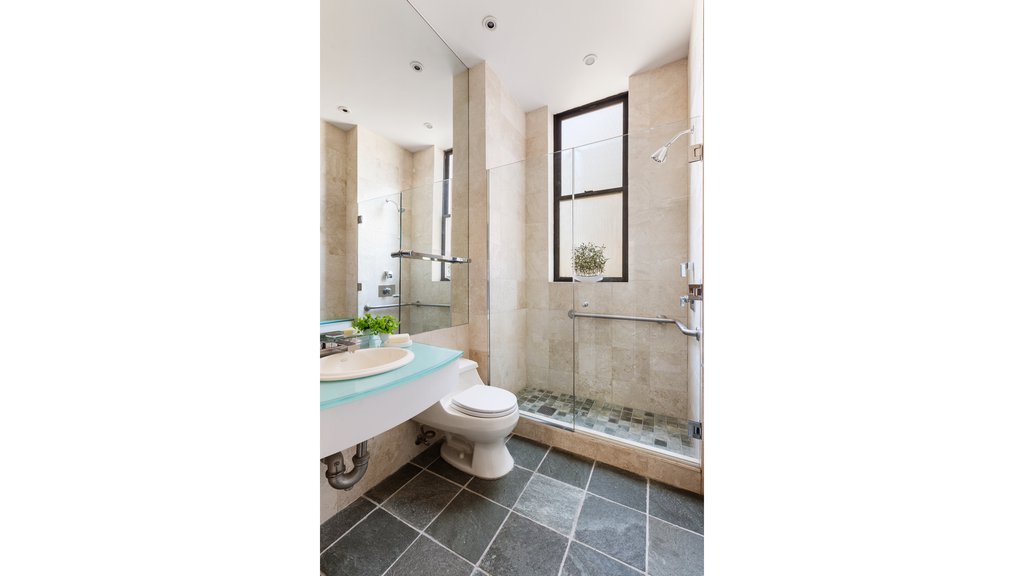 27 West 67th Street, Unit 8REW photo 7