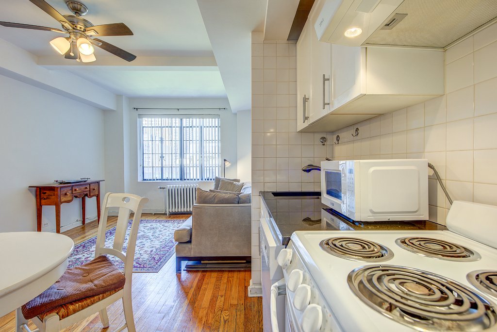 45 Tudor City Place, Unit 1607 photo 5