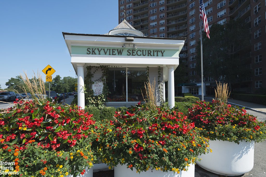 5700 Arlington Avenue, Unit 22A photo 8