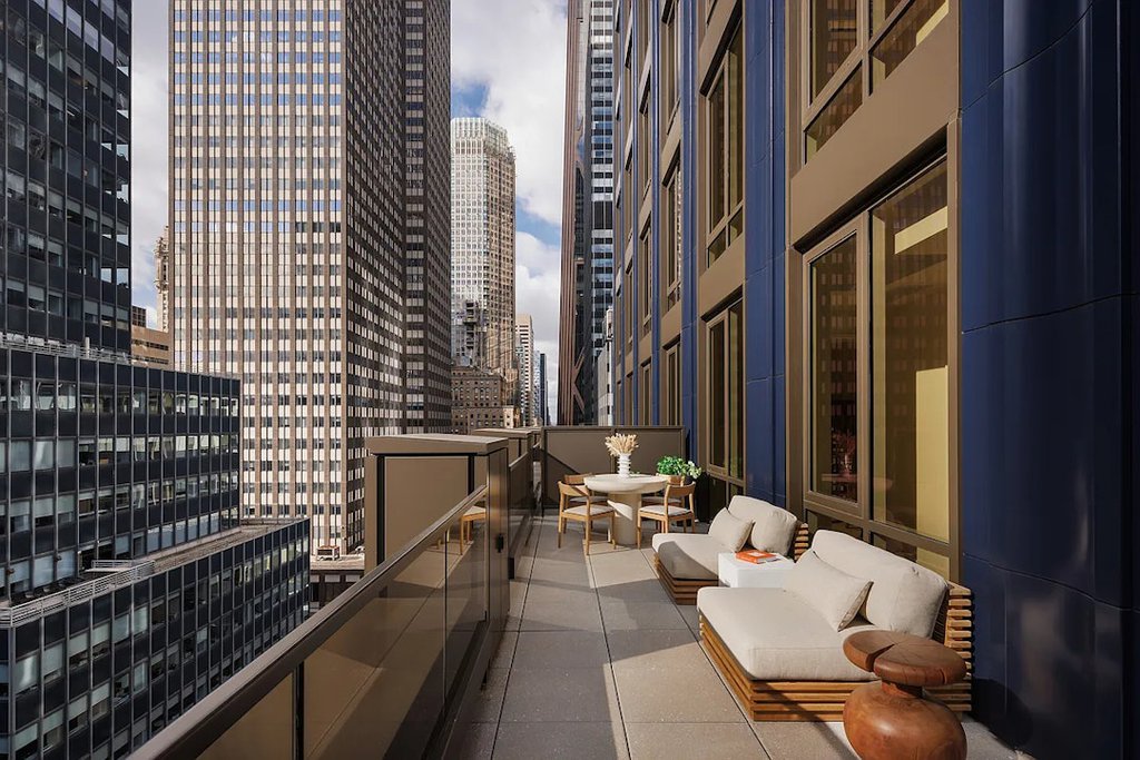 135 East 47th Street, Unit 20C photo 3