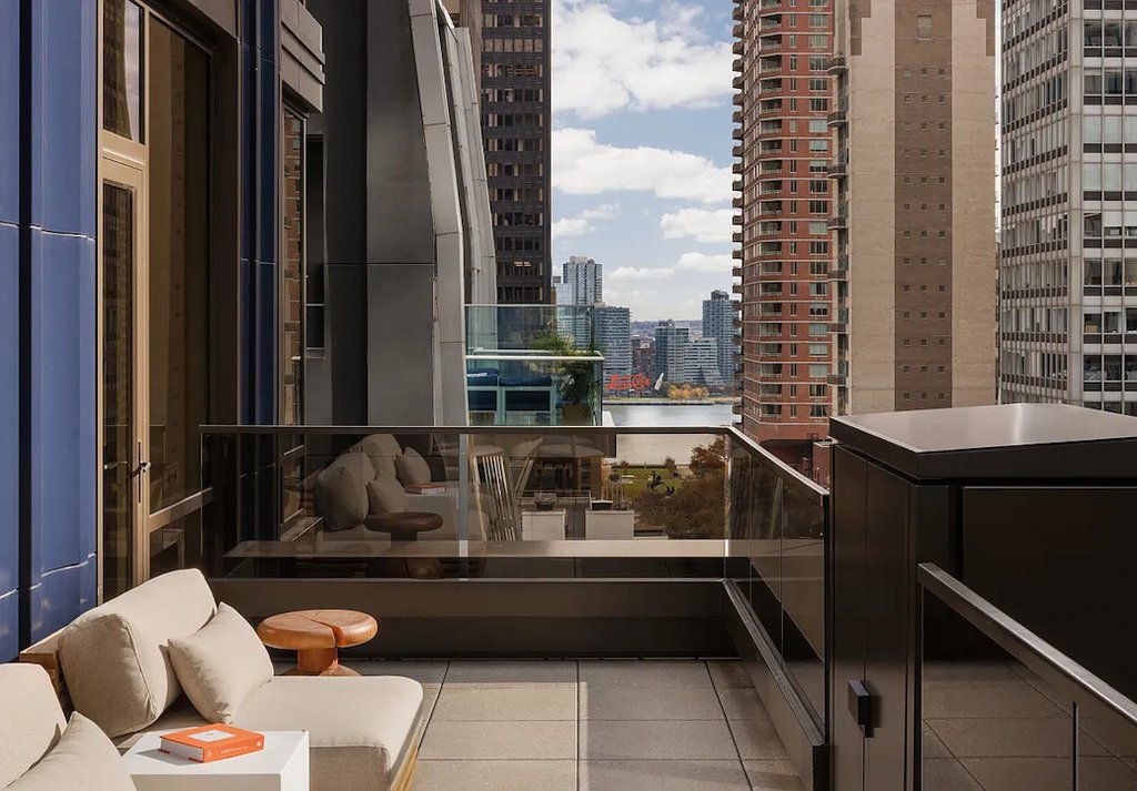 135 East 47th Street, Unit 20C photo 4