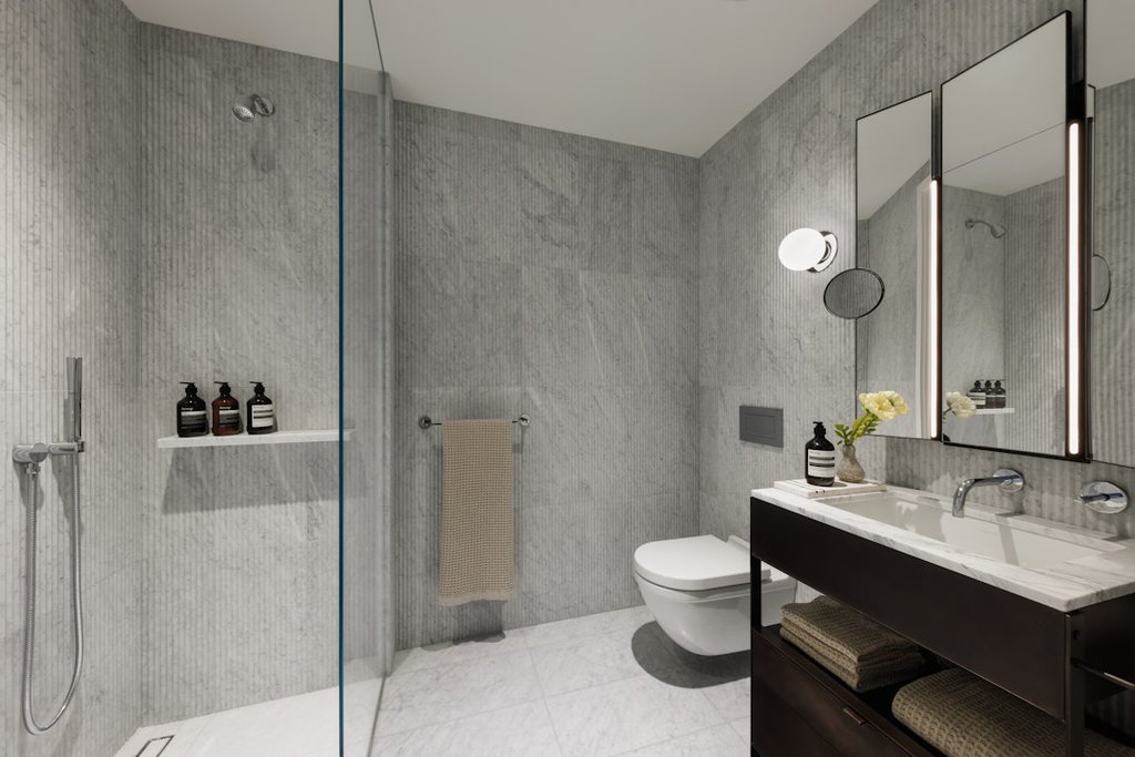135 East 47th Street, Unit 24F photo 4