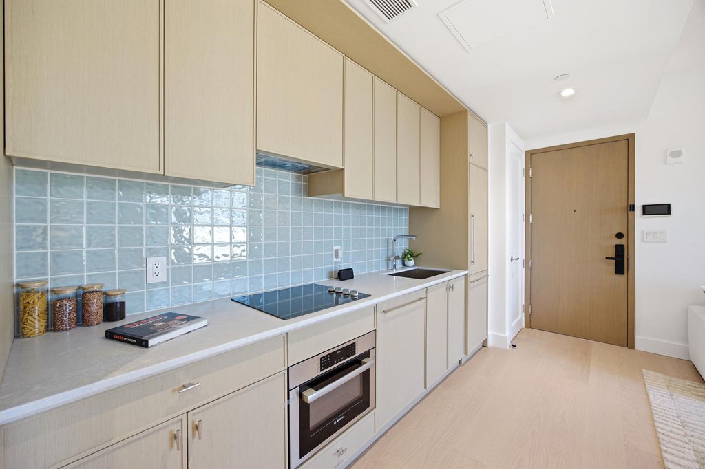 24-01 Queens Plaza North, Unit 1601 photo 3