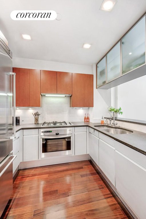 300 East 55th Street, Unit 17C photo 4