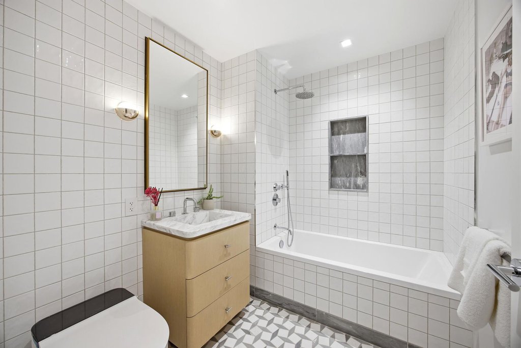 24-01 Queens Plaza North, Unit 406 photo 4